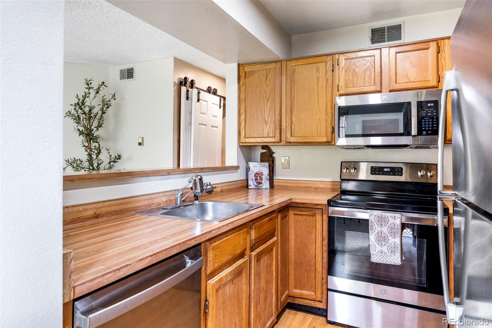 MLS Image #7 for 995 s miller street,lakewood, Colorado