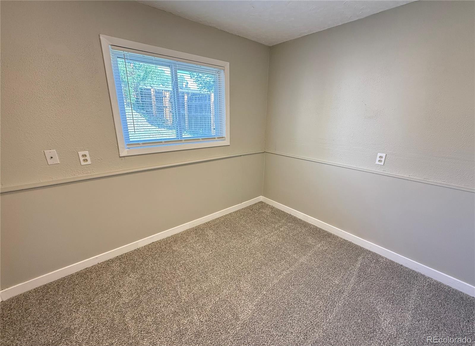 MLS Image #15 for 461  elbert way,denver, Colorado