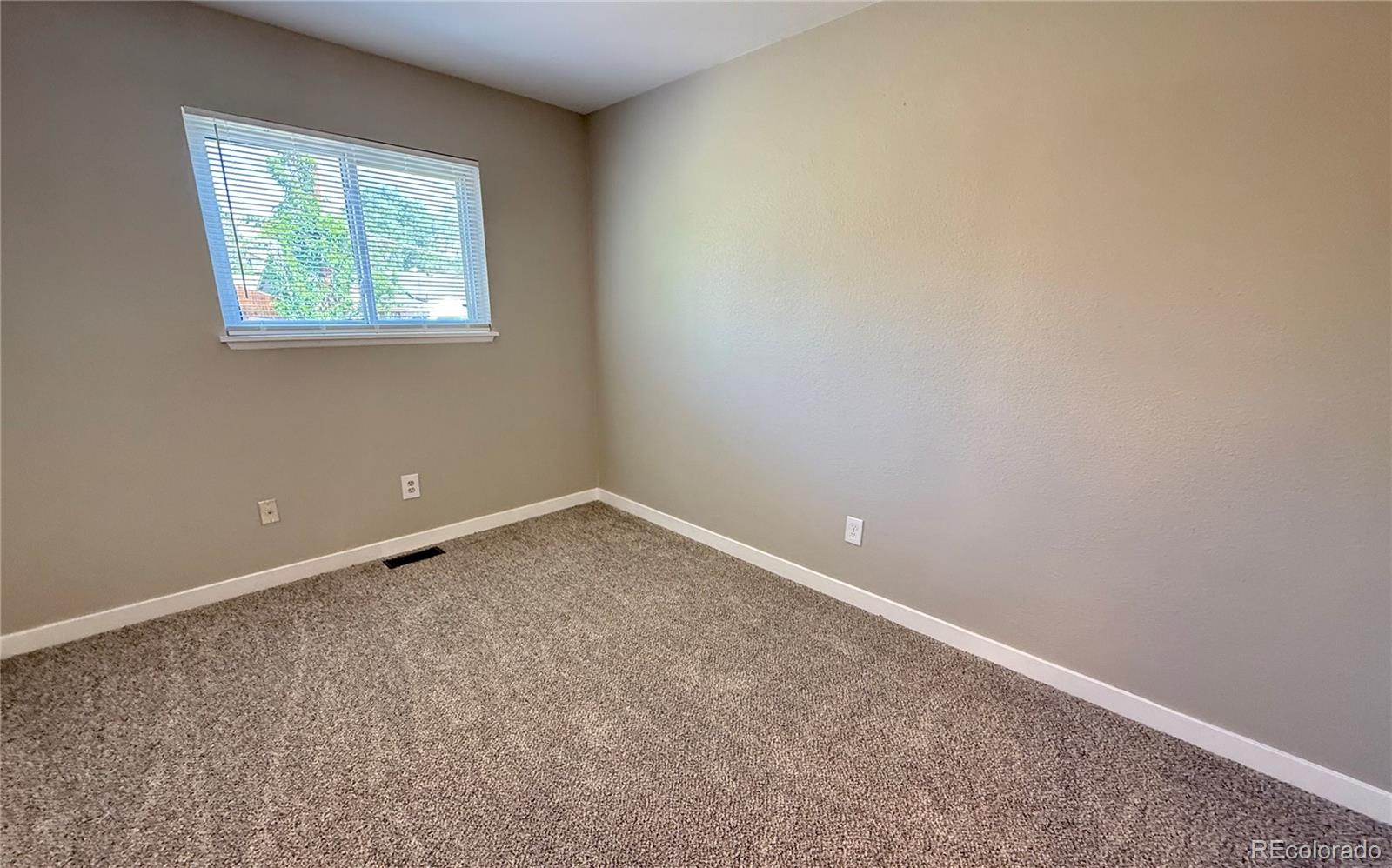 MLS Image #16 for 461  elbert way,denver, Colorado