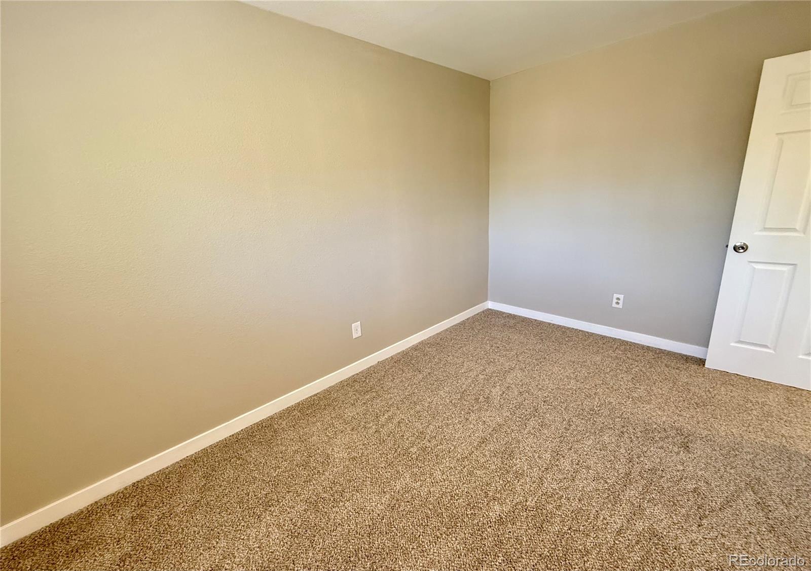 MLS Image #19 for 461  elbert way,denver, Colorado