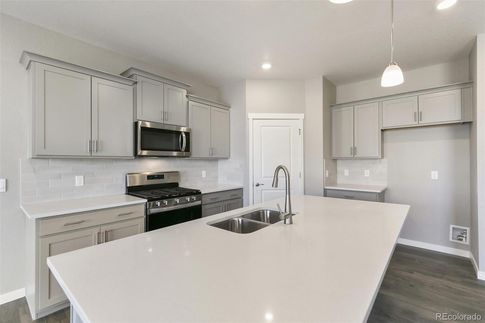 MLS Image #9 for 778 n clubview street,watkins, Colorado
