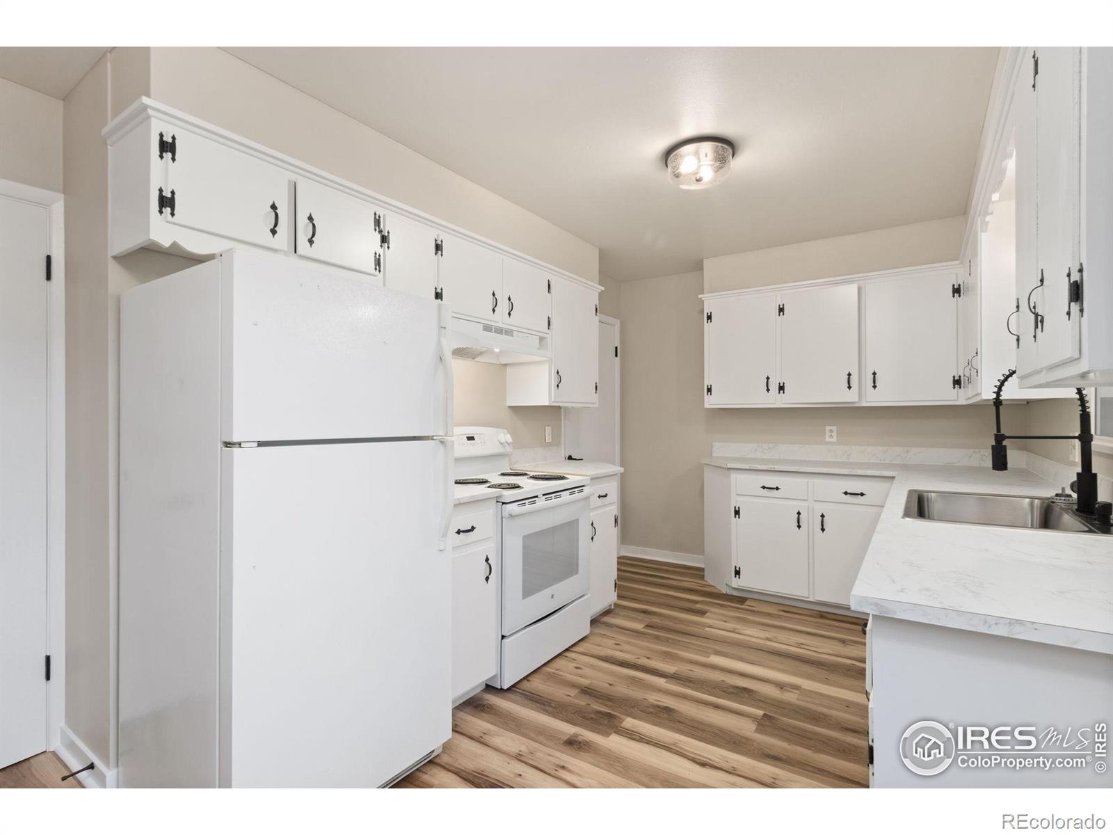 MLS Image #10 for 928 w lake street,fort collins, Colorado