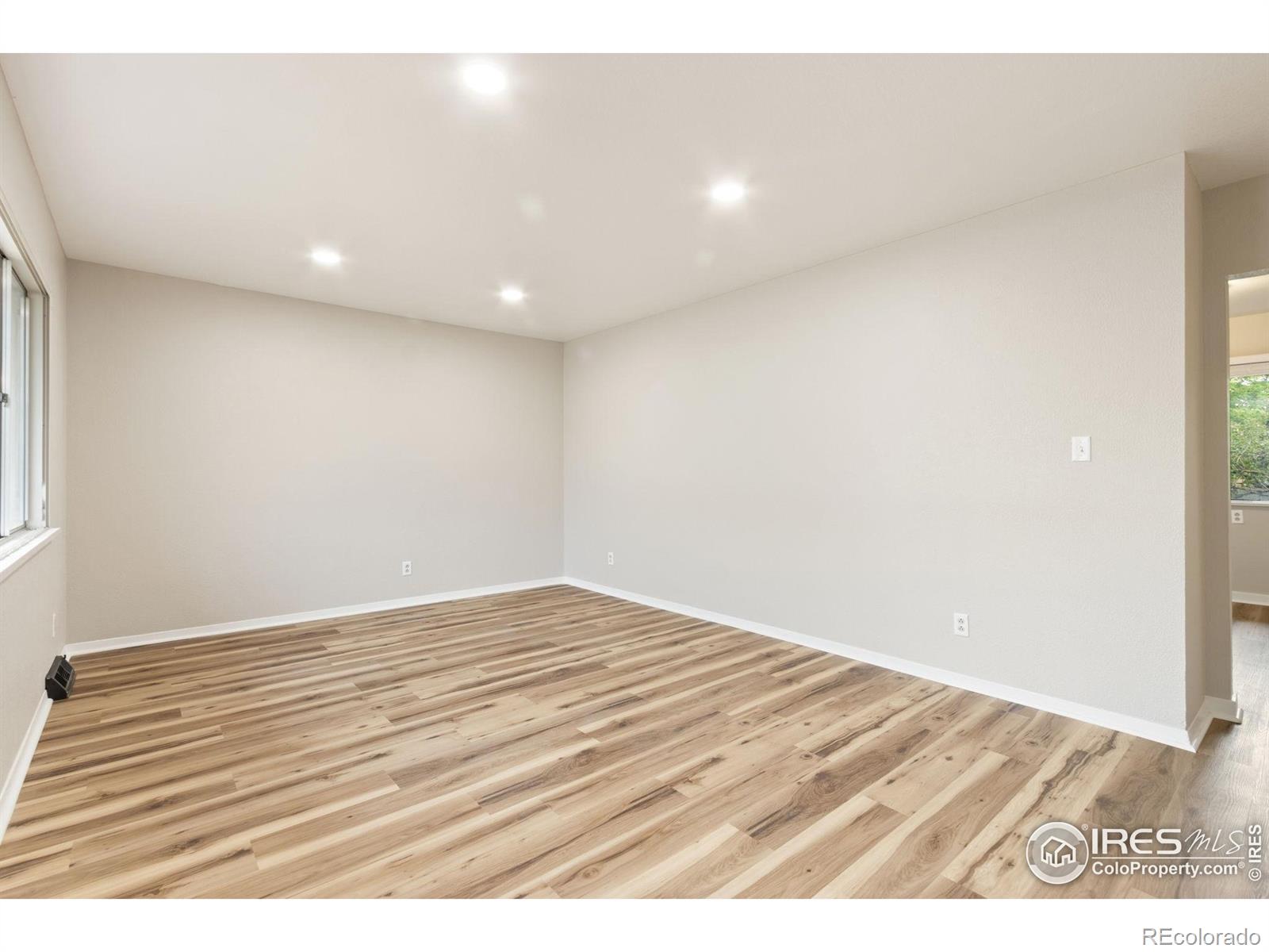 MLS Image #4 for 928 w lake street,fort collins, Colorado