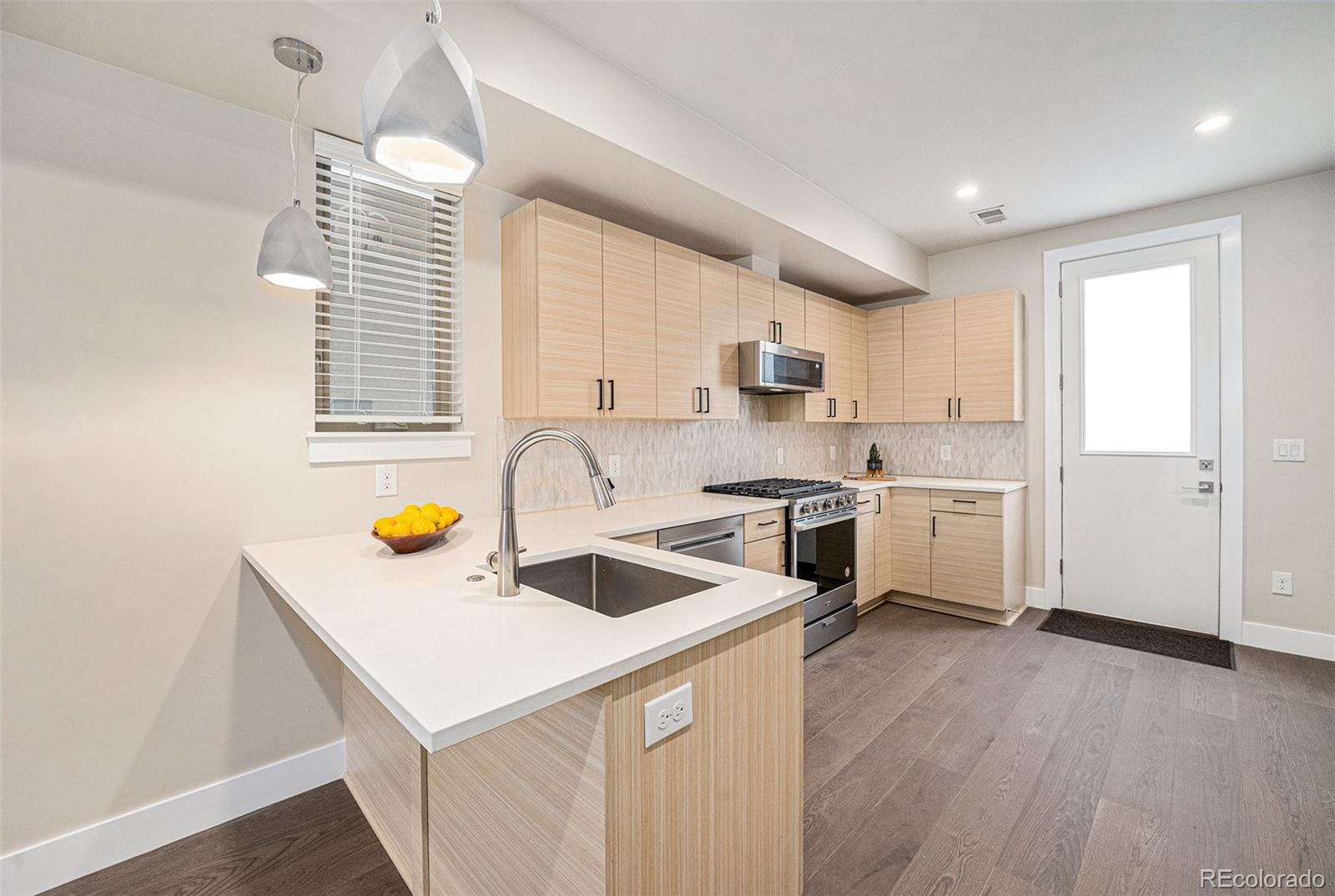 MLS Image #3 for 409  harrison street,denver, Colorado