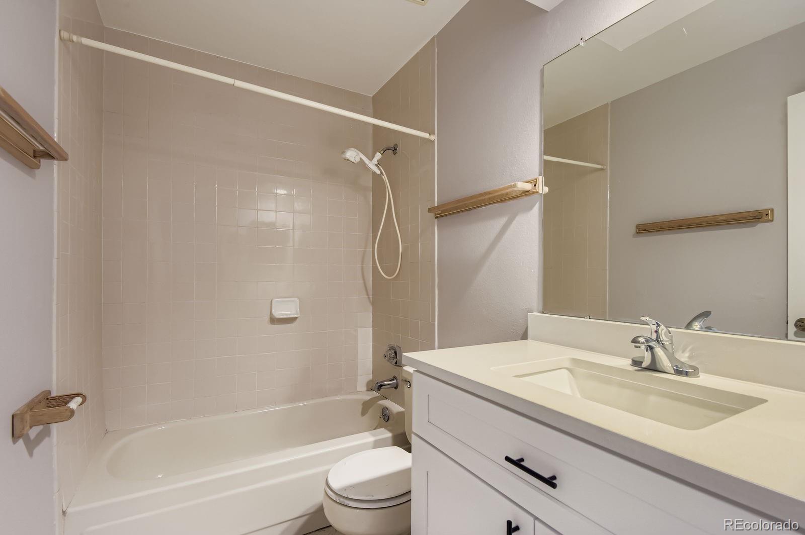 MLS Image #8 for 12440 e pacific circle,aurora, Colorado