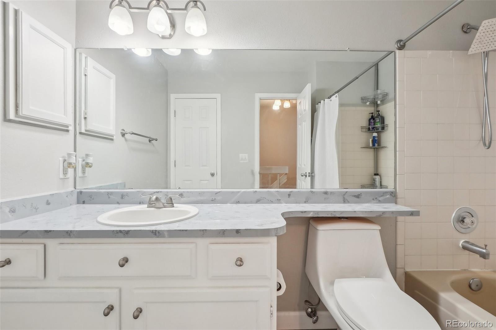 MLS Image #14 for 1818 s quebec way,denver, Colorado