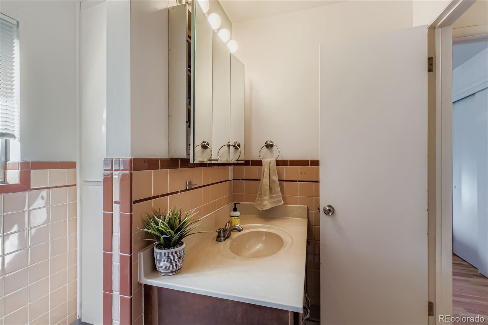 MLS Image #14 for 574  iola street,aurora, Colorado