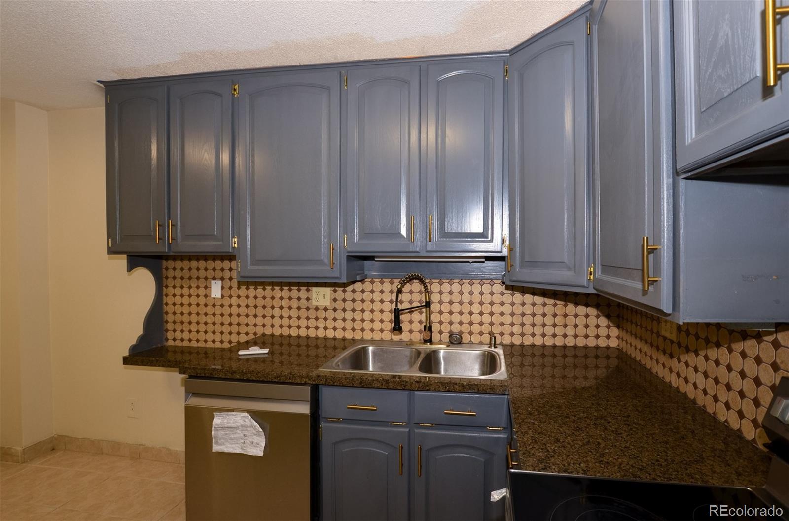 MLS Image #5 for 6940 e girard avenue,denver, Colorado