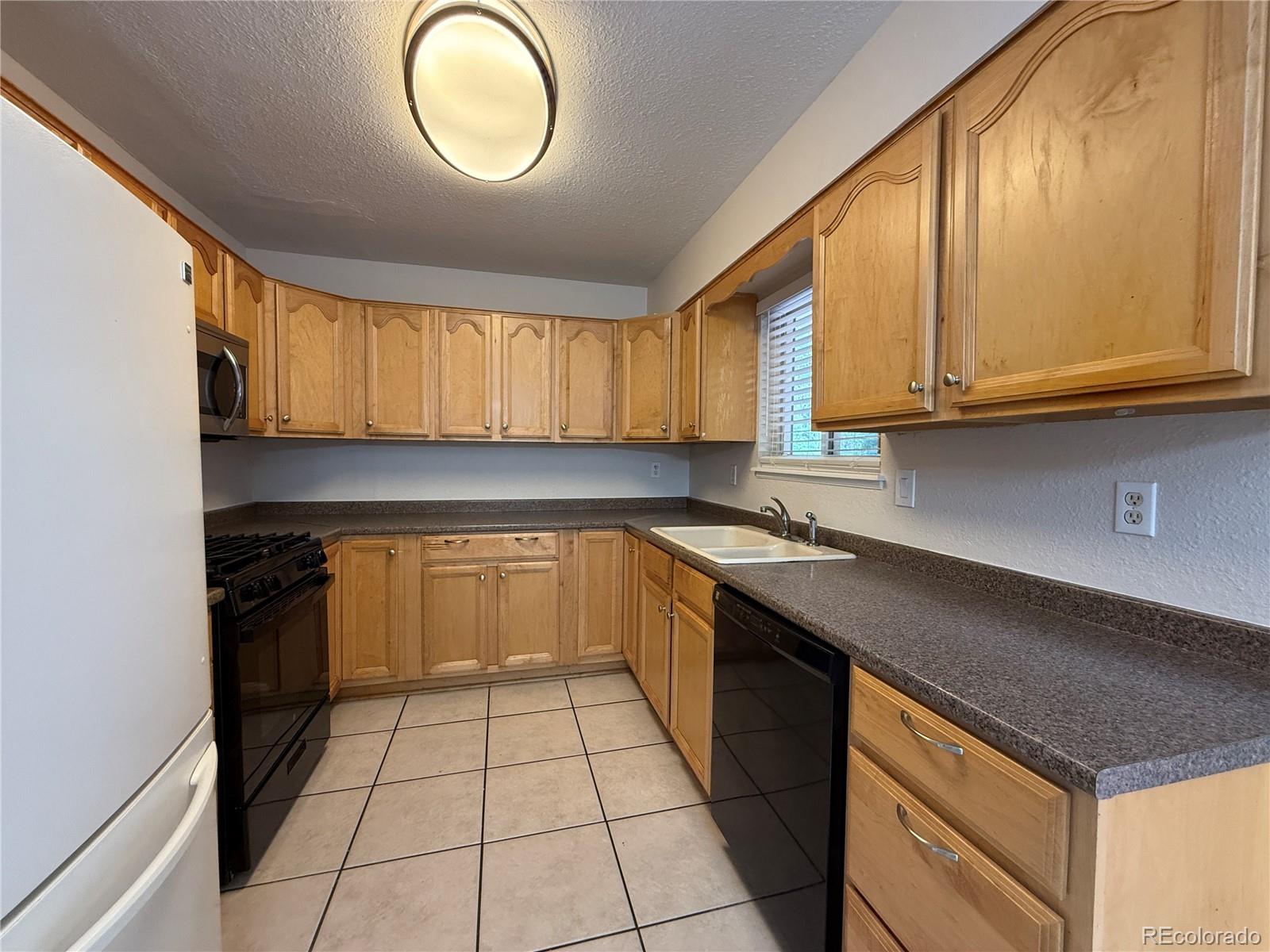 MLS Image #6 for 839 s leyden street,denver, Colorado