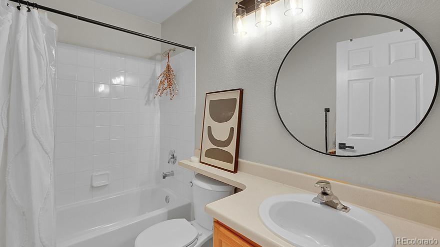 MLS Image #14 for 20106 e 41st place,denver, Colorado