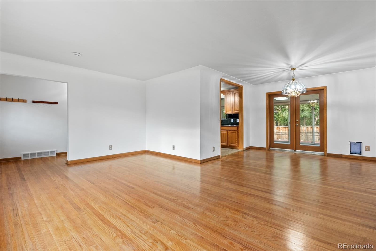 MLS Image #10 for 3085 s high street,denver, Colorado
