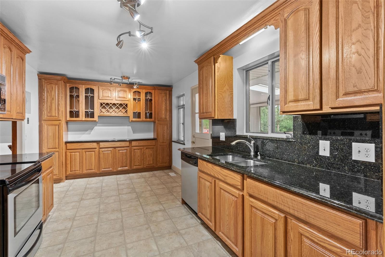 MLS Image #13 for 3085 s high street,denver, Colorado
