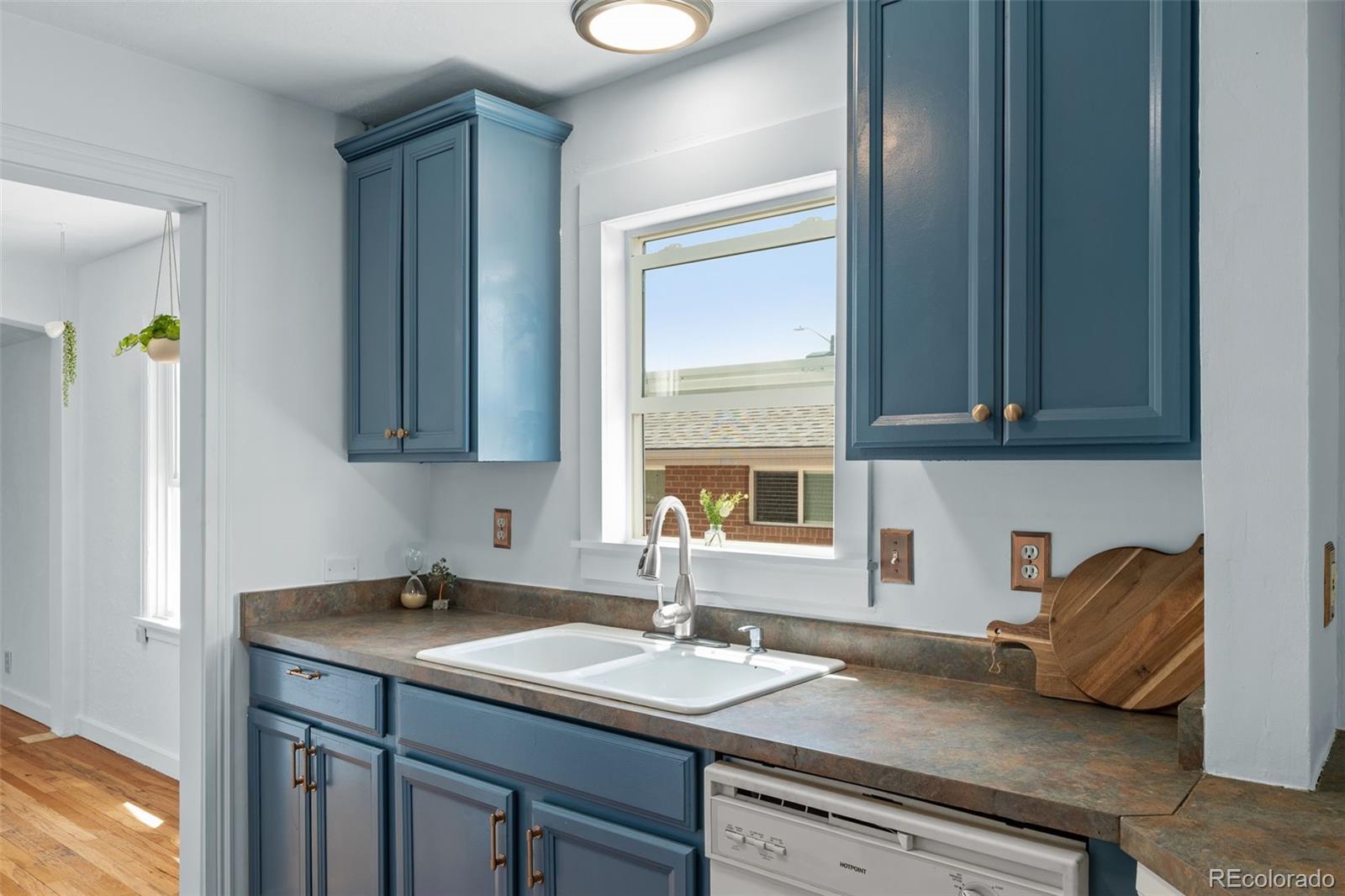 MLS Image #14 for 115 s dale court,denver, Colorado