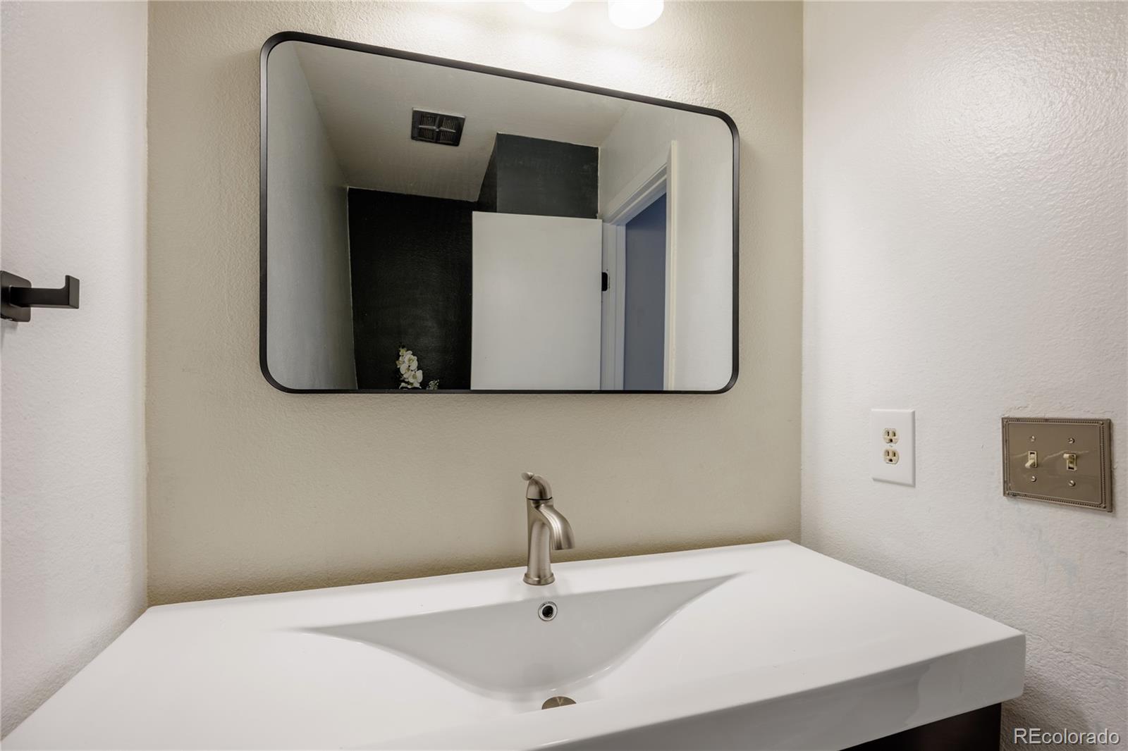 MLS Image #10 for 13196 e linvale place,aurora, Colorado