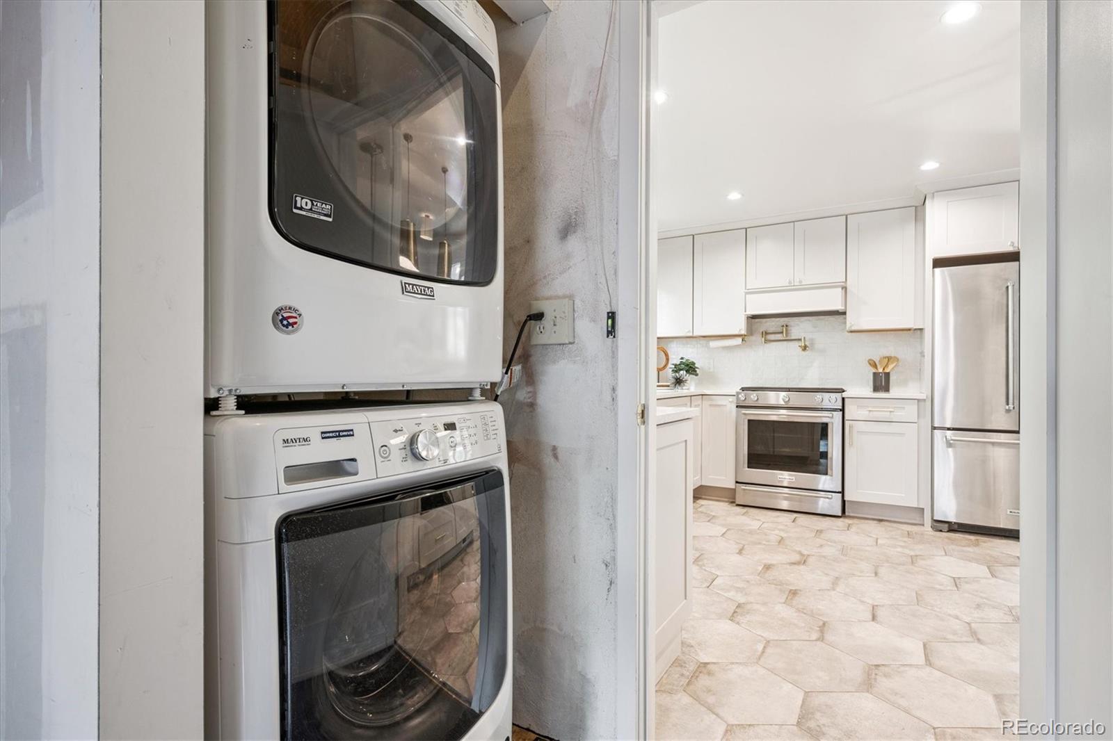MLS Image #16 for 938  krameria street,denver, Colorado