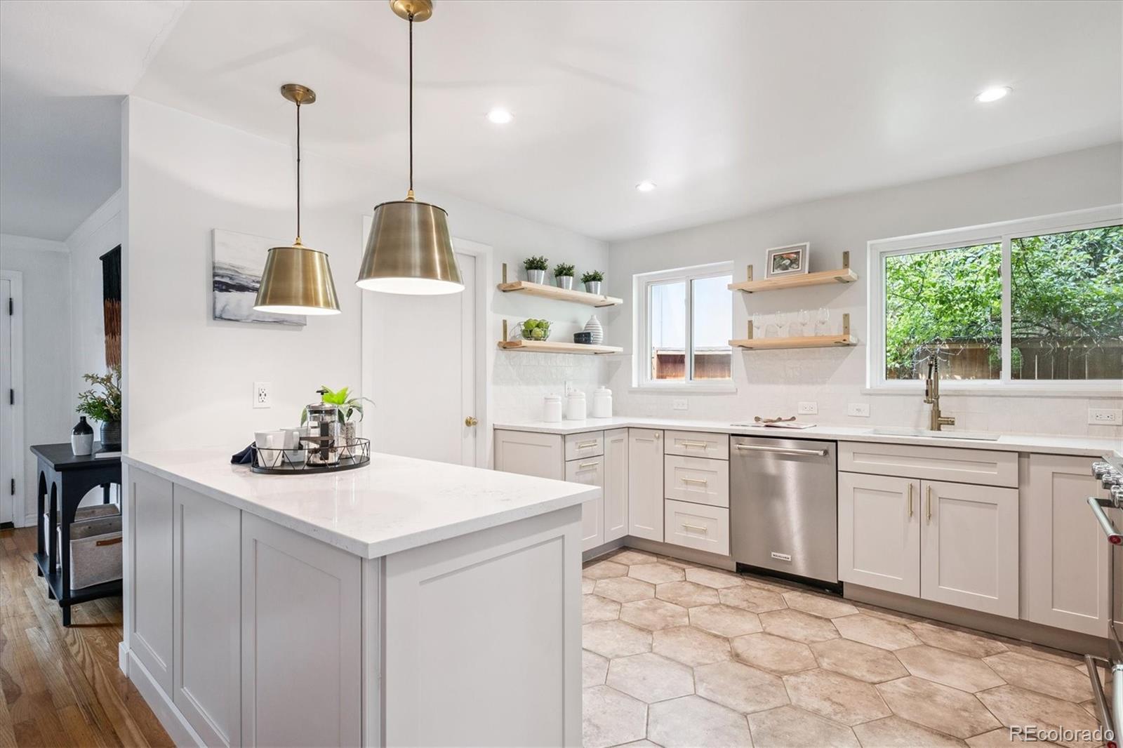 MLS Image #4 for 938  krameria street,denver, Colorado