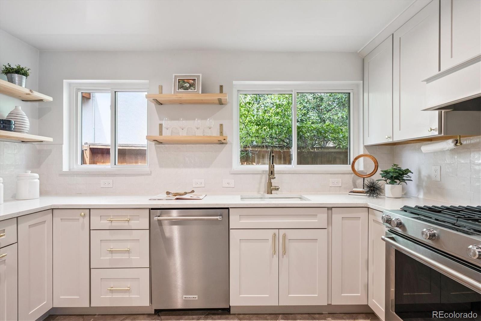 MLS Image #5 for 938  krameria street,denver, Colorado