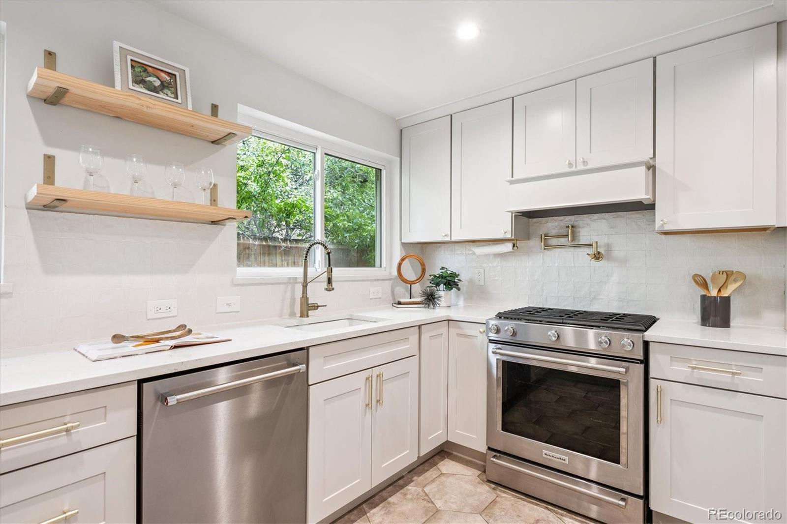 MLS Image #6 for 938  krameria street,denver, Colorado