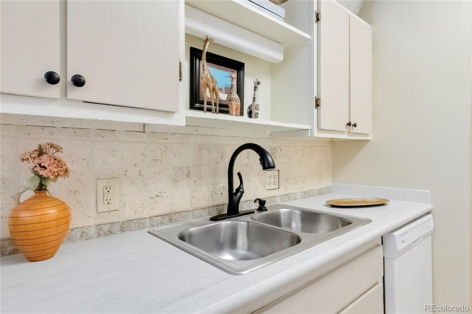MLS Image #13 for 2835 s monaco parkway,denver, Colorado