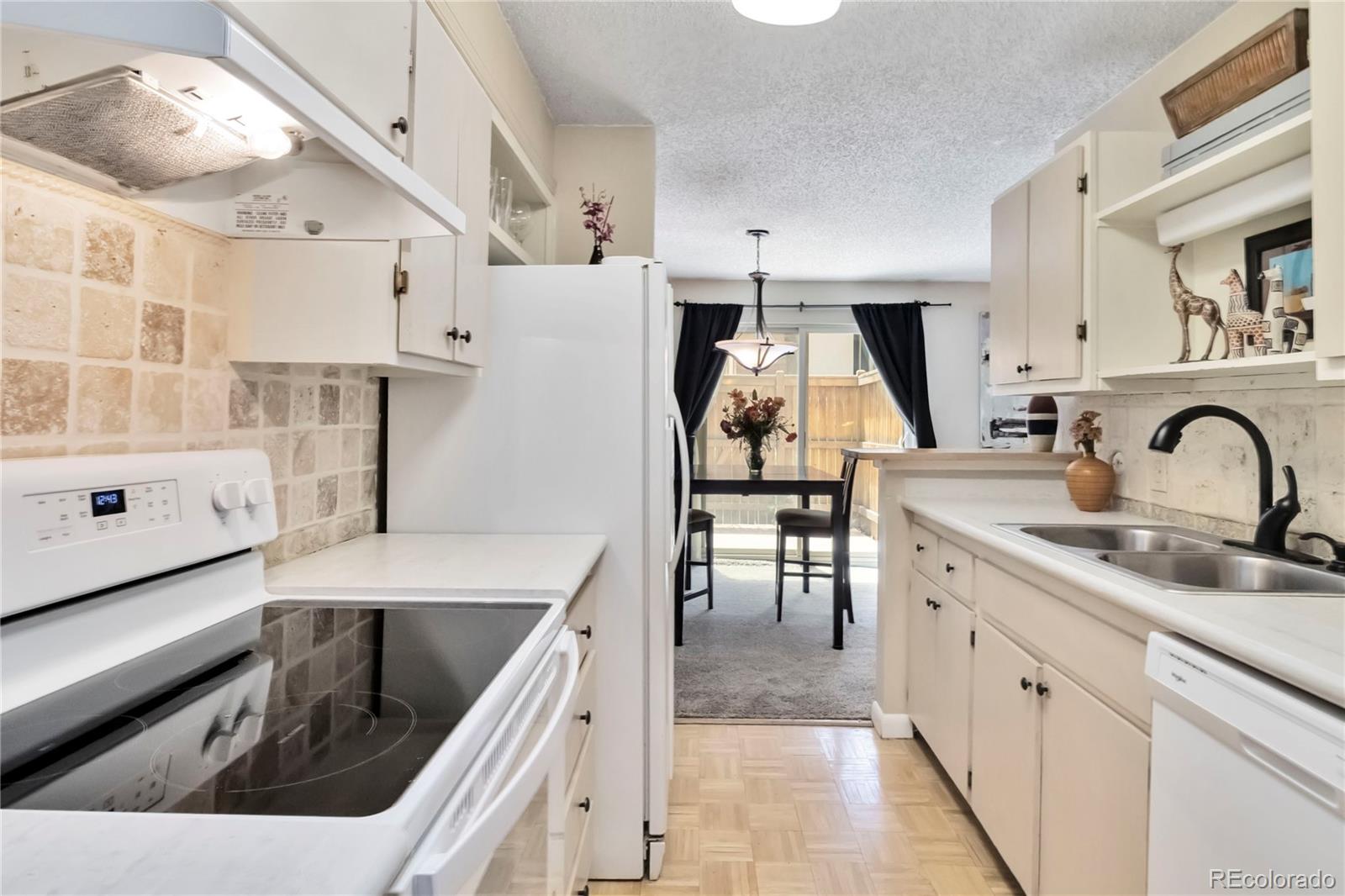 MLS Image #14 for 2835 s monaco parkway,denver, Colorado
