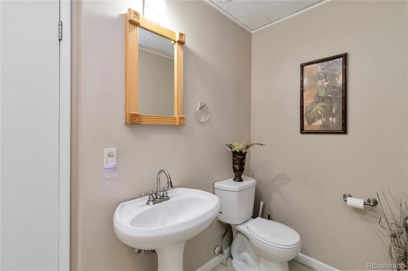 MLS Image #18 for 2835 s monaco parkway,denver, Colorado