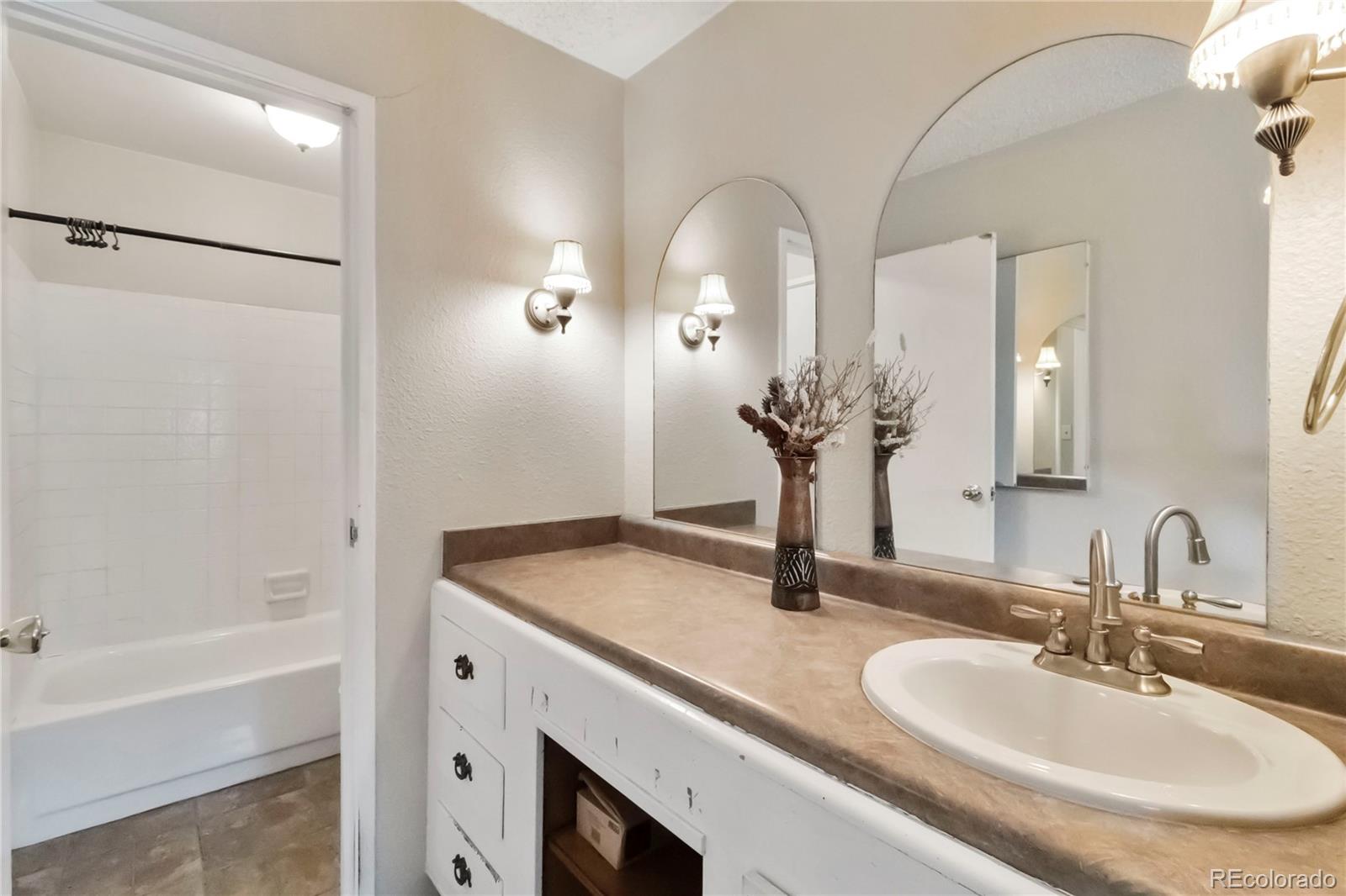 MLS Image #25 for 2835 s monaco parkway,denver, Colorado