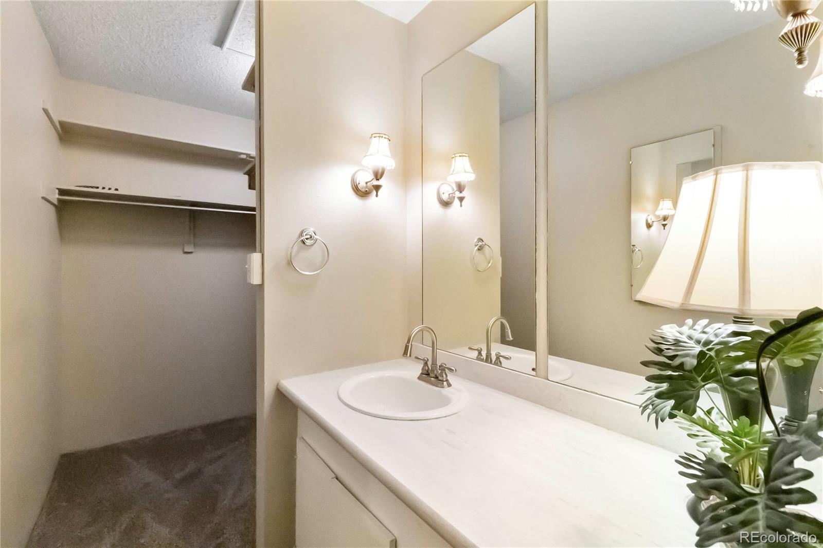 MLS Image #28 for 2835 s monaco parkway,denver, Colorado