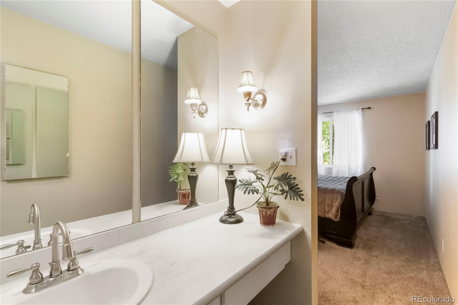 MLS Image #29 for 2835 s monaco parkway,denver, Colorado