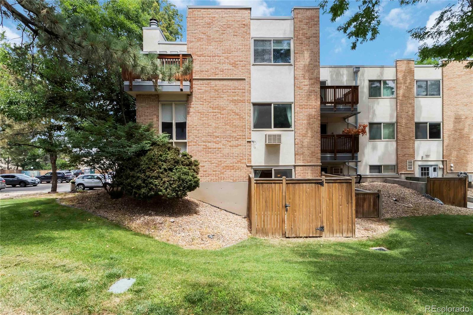 MLS Image #3 for 2835 s monaco parkway,denver, Colorado