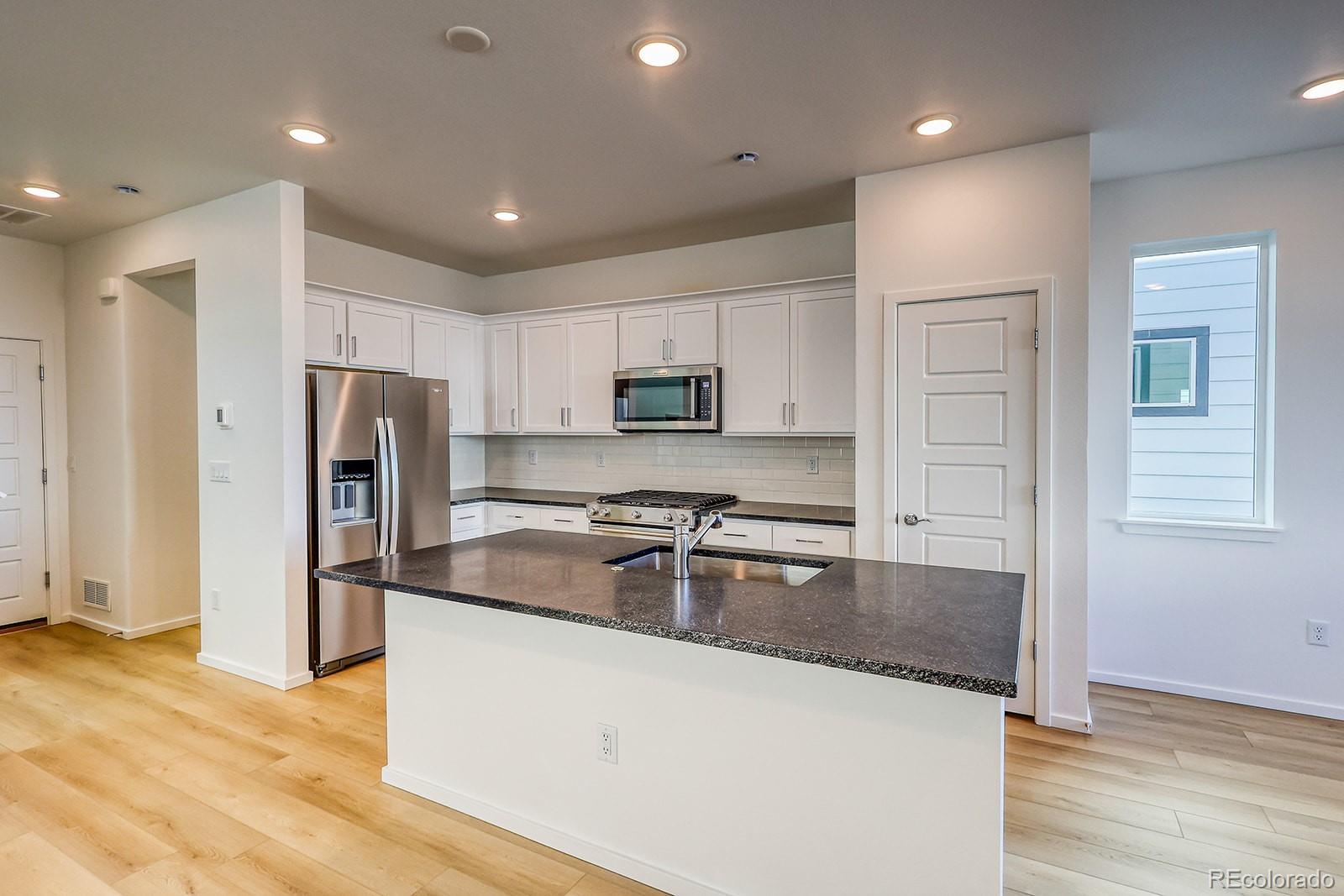 MLS Image #3 for 21242 e 63rd drive,aurora, Colorado