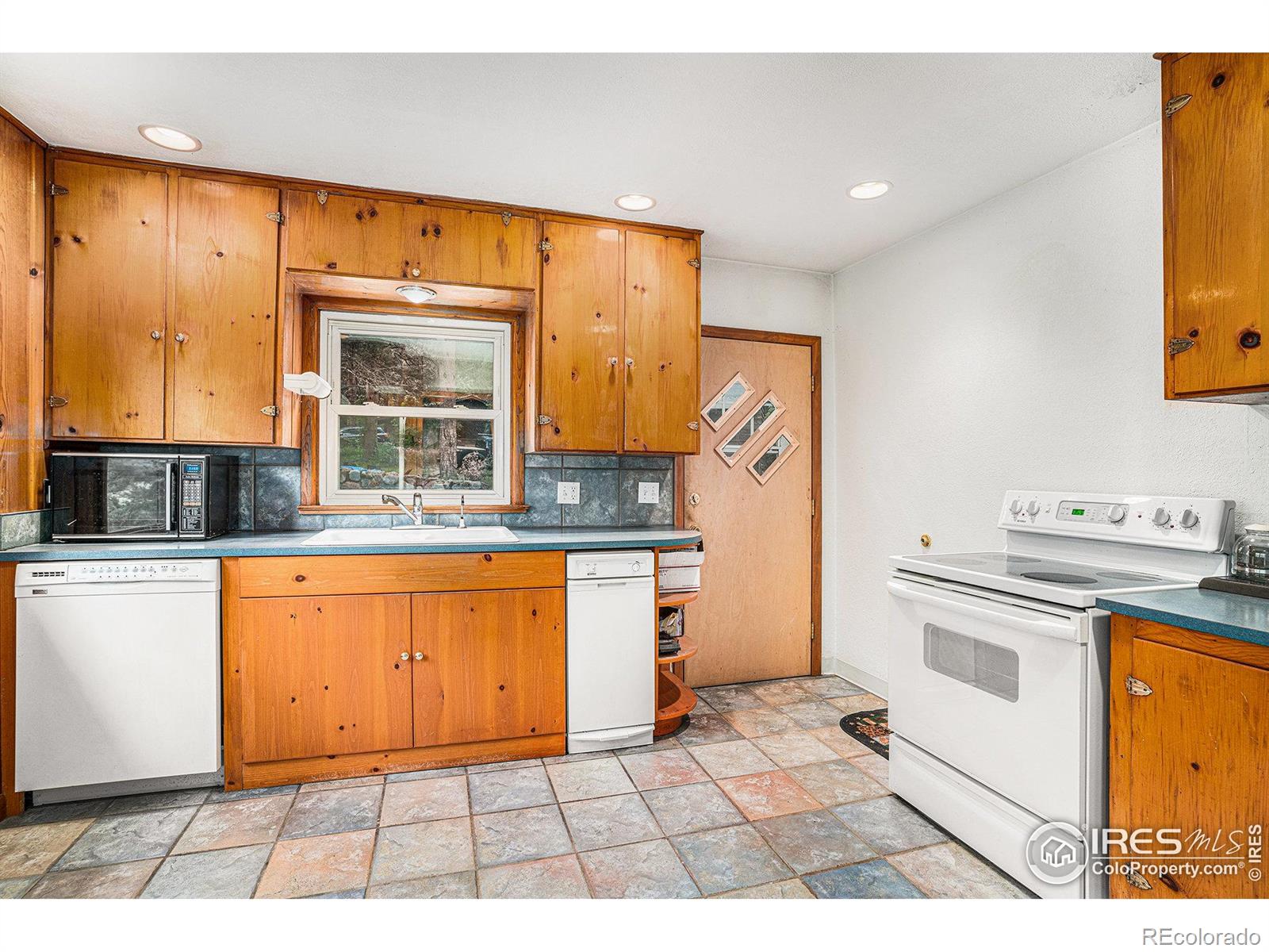 MLS Image #9 for 143  waltonia road,drake, Colorado