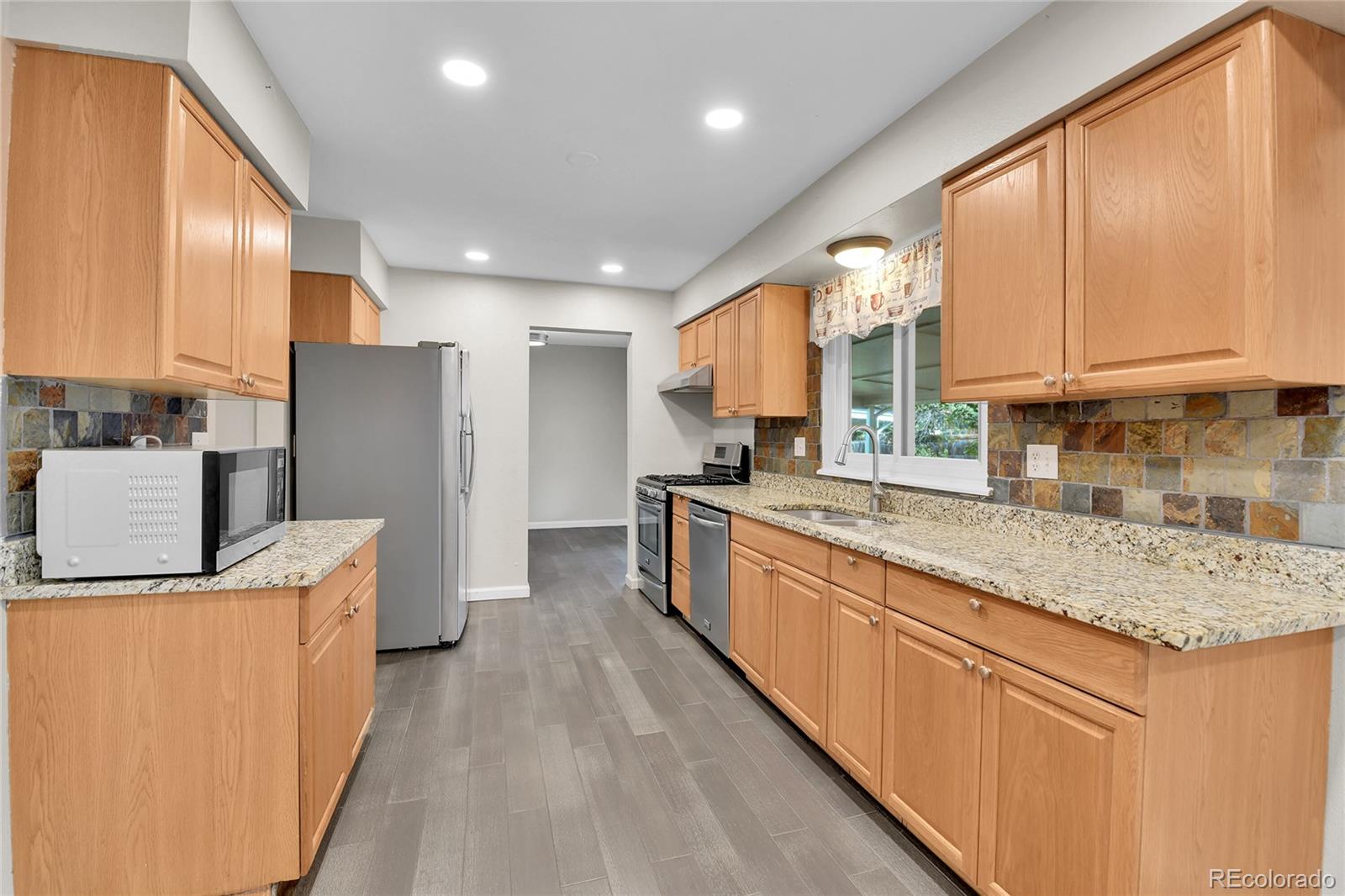 MLS Image #10 for 2348 s elkhart street,aurora, Colorado