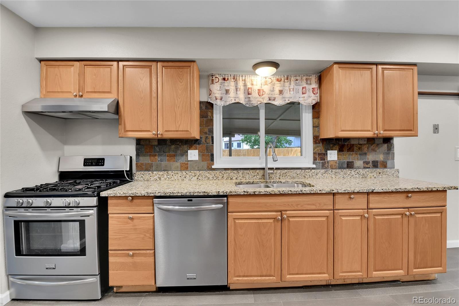 MLS Image #12 for 2348 s elkhart street,aurora, Colorado