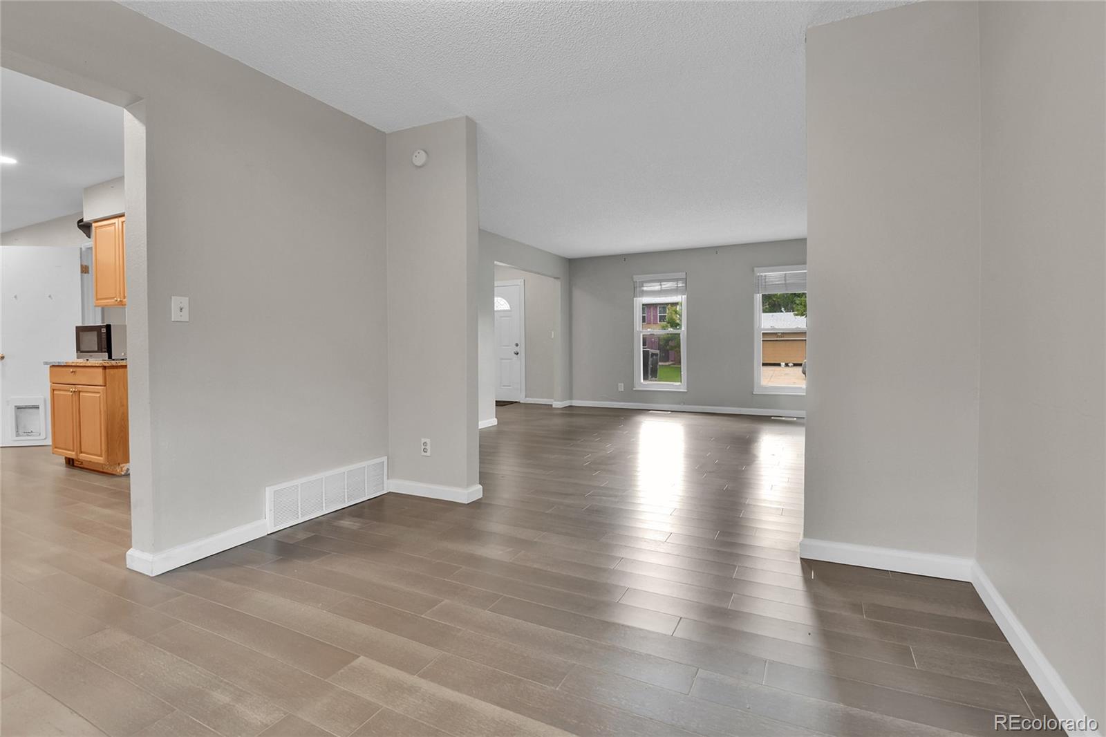 MLS Image #17 for 2348 s elkhart street,aurora, Colorado