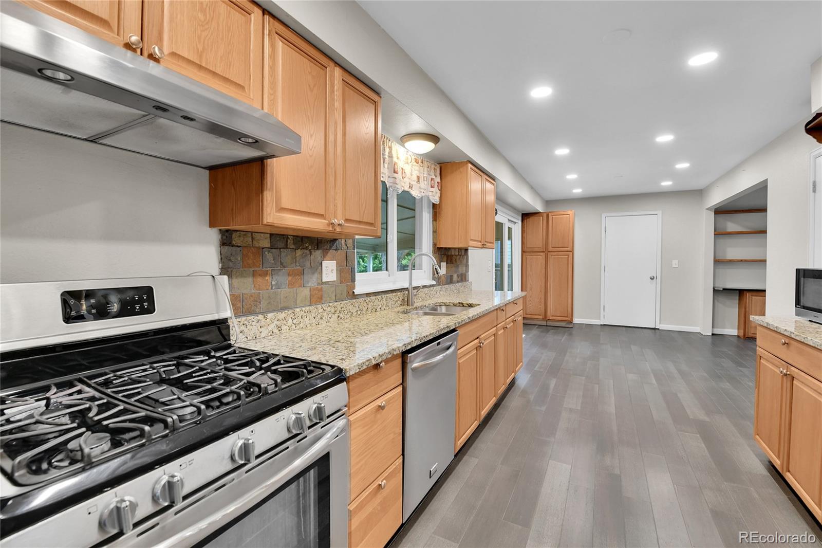 MLS Image #9 for 2348 s elkhart street,aurora, Colorado