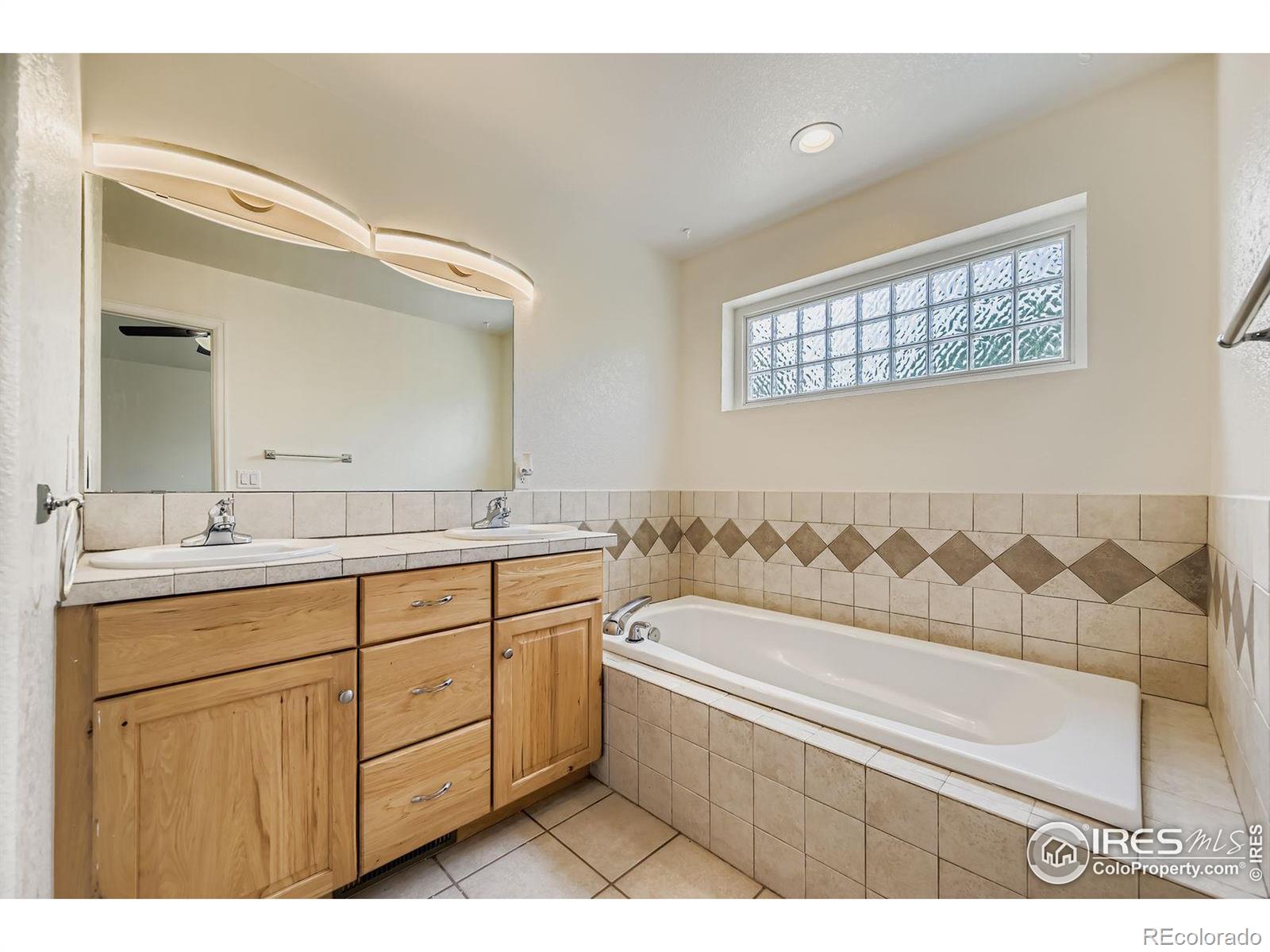 MLS Image #18 for 300  river view court,longmont, Colorado