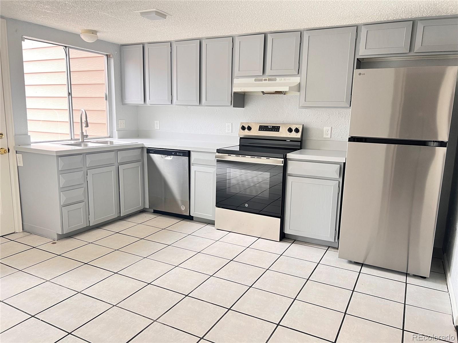 MLS Image #3 for 3561 s kittredge street,aurora, Colorado