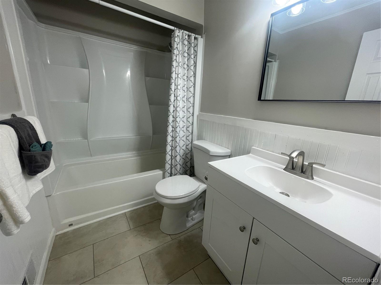 MLS Image #12 for 3750 s galapago street,englewood, Colorado