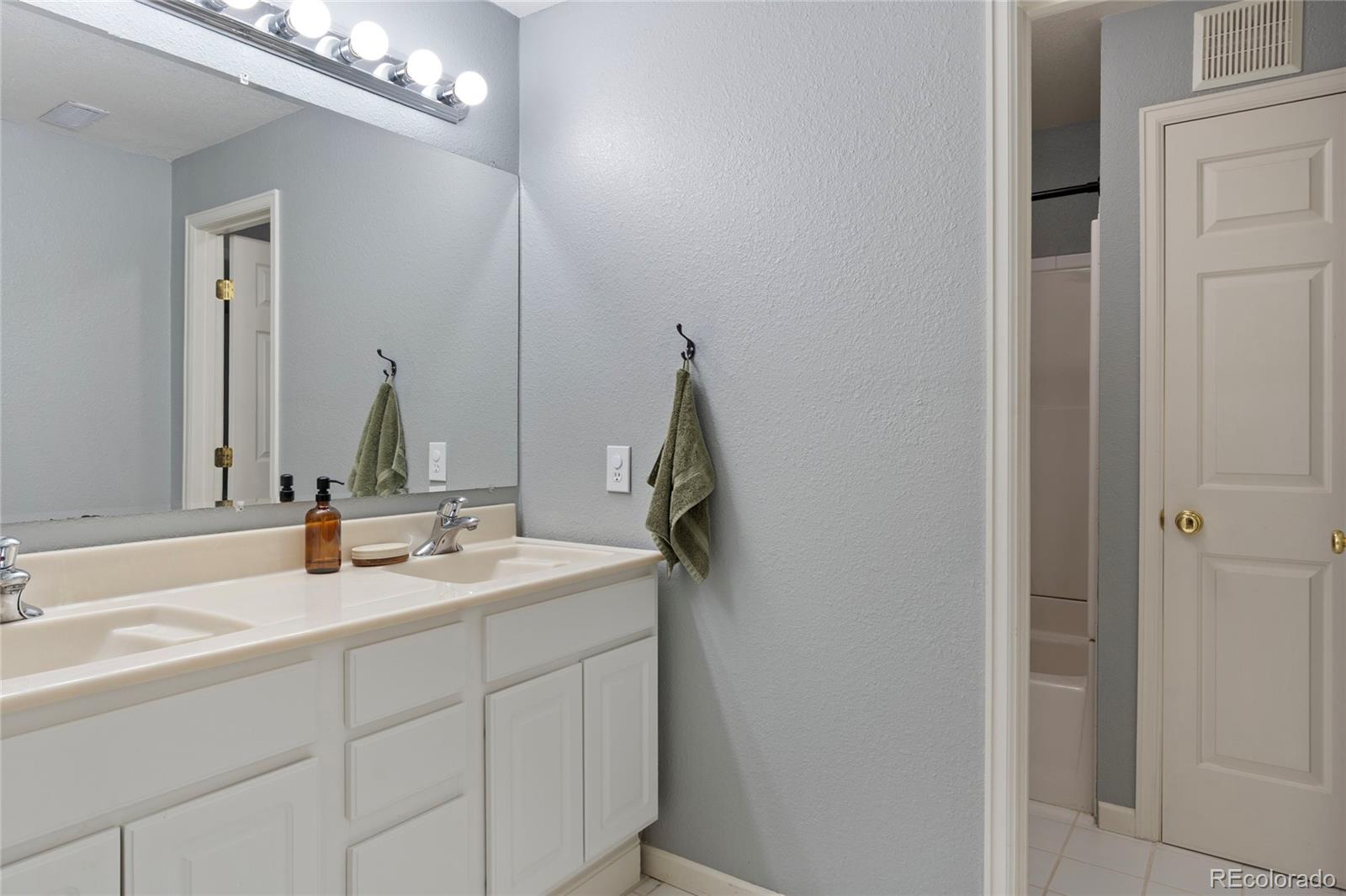MLS Image #33 for 18565 e berry drive,aurora, Colorado