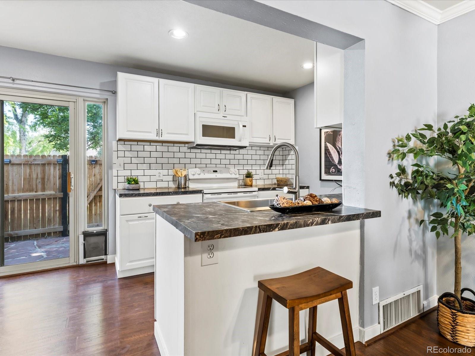 MLS Image #10 for 4365 w ponds circle,littleton, Colorado