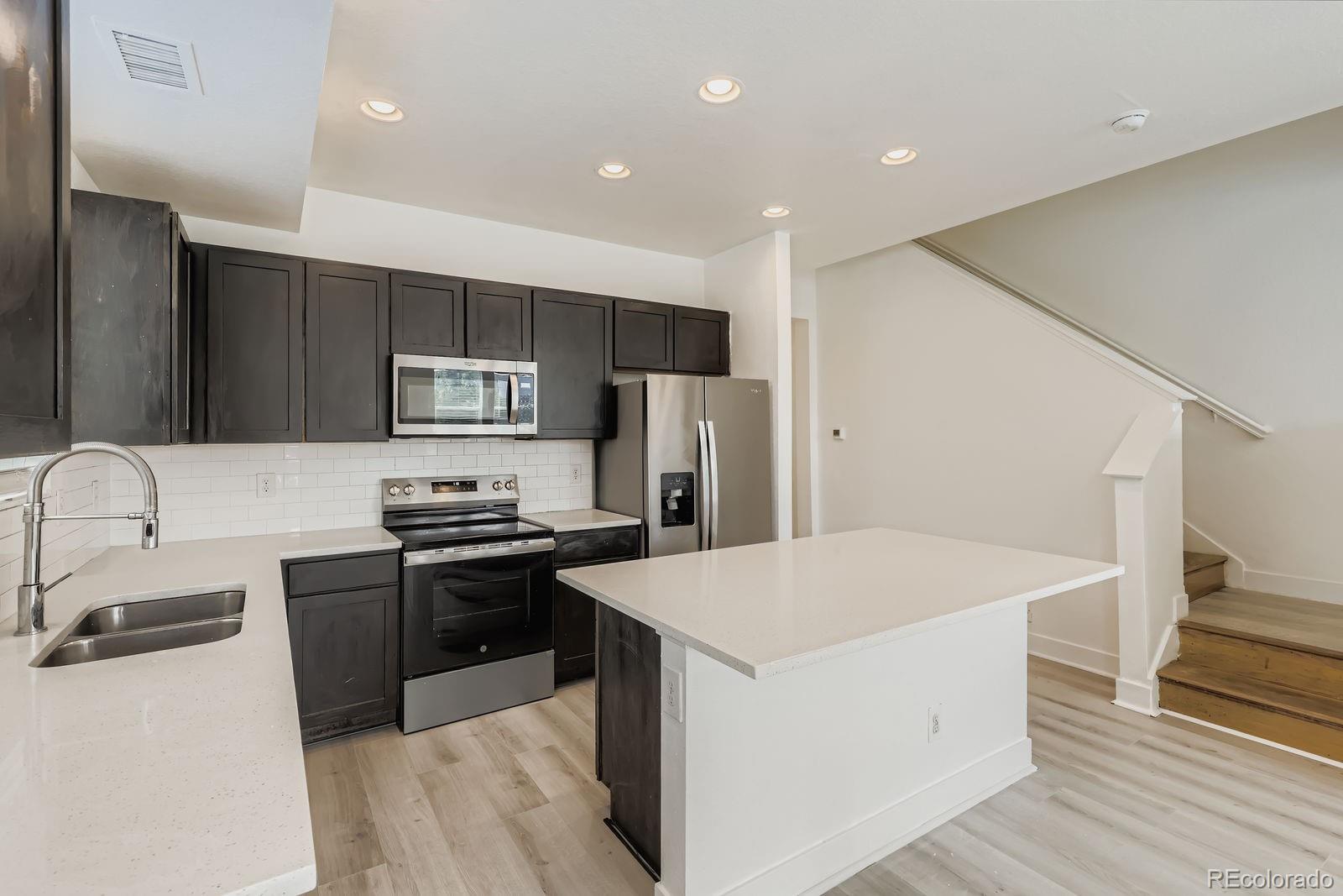 MLS Image #3 for 16207 e elk place,denver, Colorado