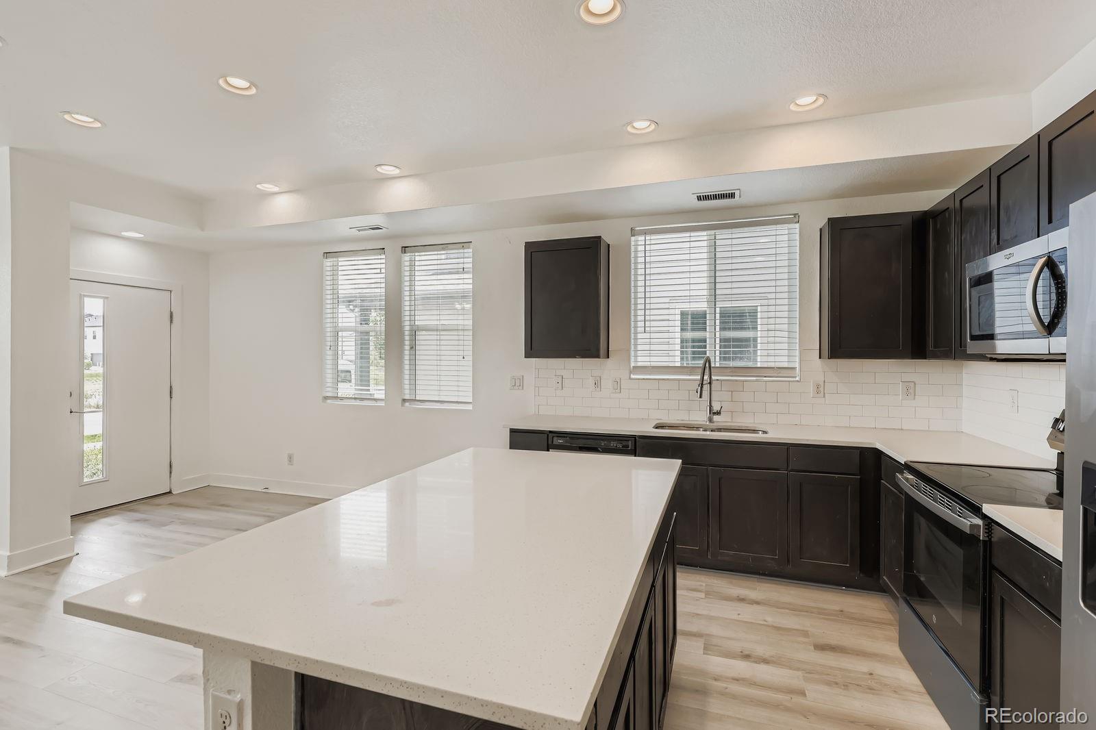 MLS Image #4 for 16207 e elk place,denver, Colorado