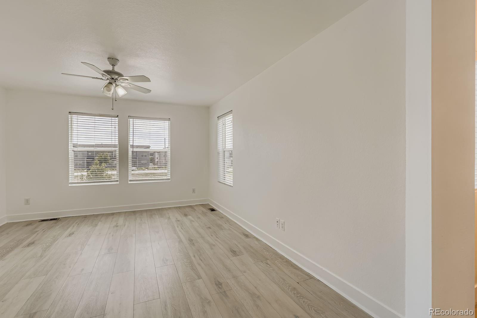 MLS Image #6 for 16207 e elk place,denver, Colorado