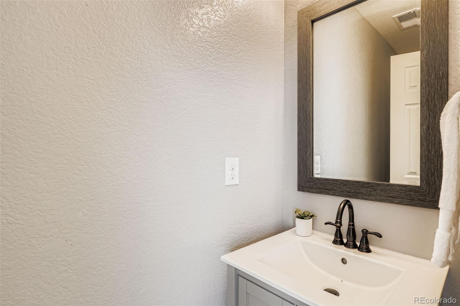 MLS Image #11 for 20768  randolph place,denver, Colorado