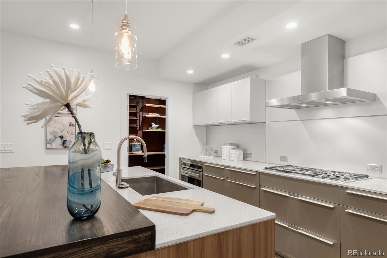 MLS Image #15 for 2314 s university boulevard,denver, Colorado