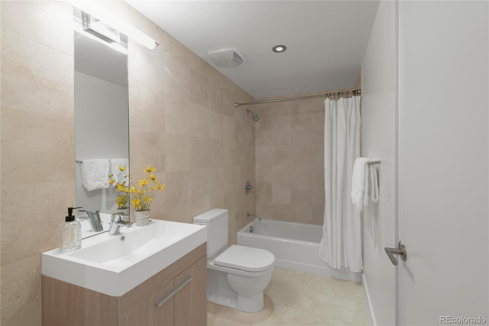 MLS Image #33 for 2314 s university boulevard,denver, Colorado