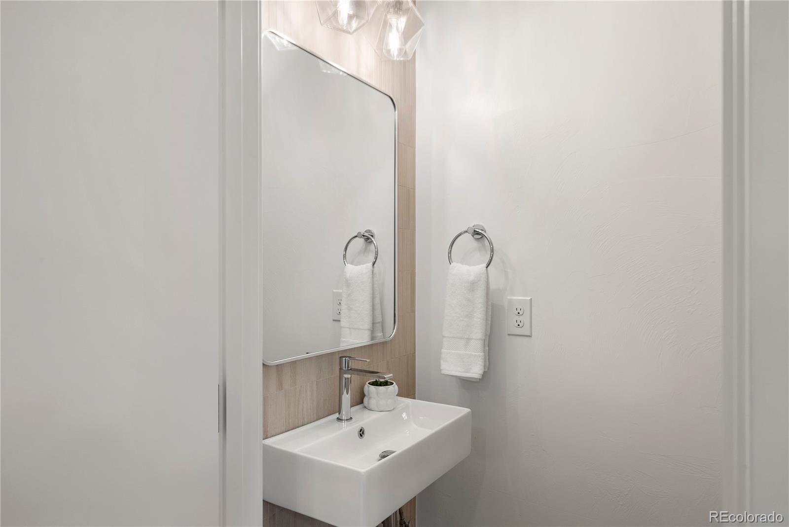 MLS Image #12 for 2360 s acoma street,denver, Colorado