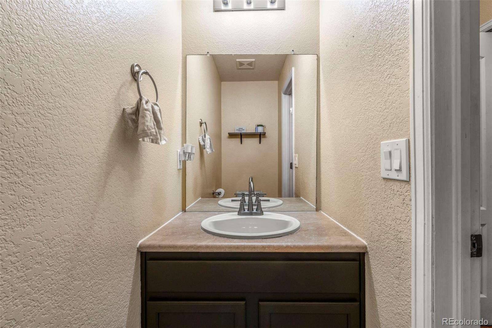 MLS Image #10 for 26010 e byers place,aurora, Colorado