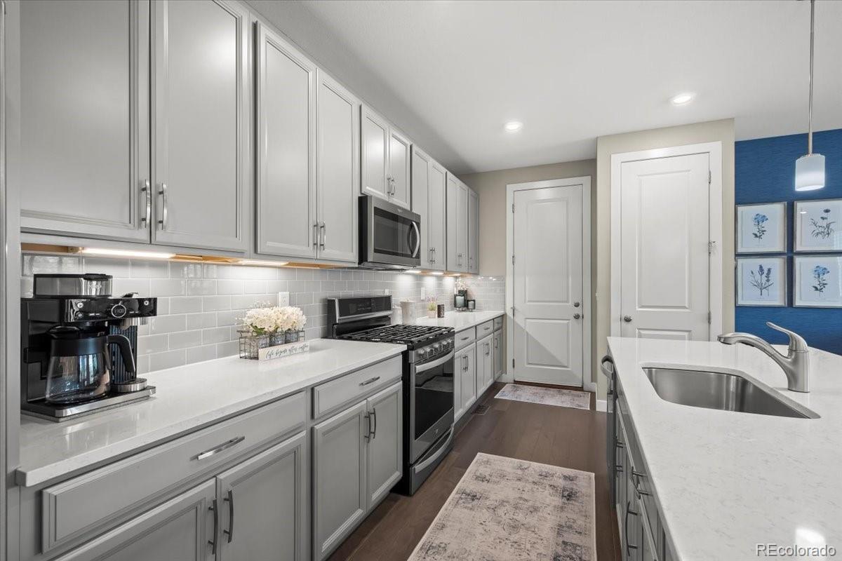 MLS Image #5 for 7633 s yakima court,aurora, Colorado