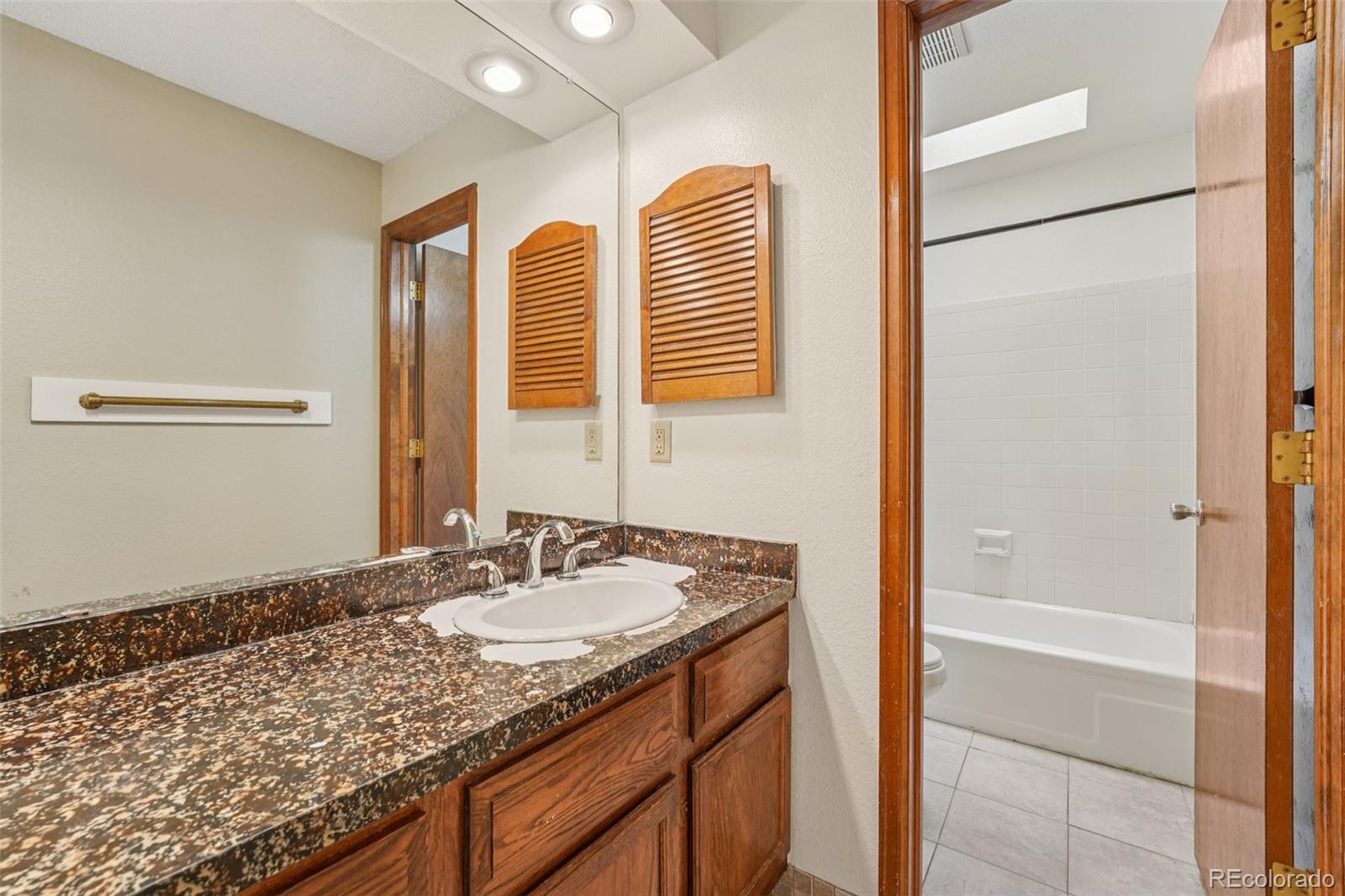 MLS Image #18 for 59 s eagle circle,aurora, Colorado